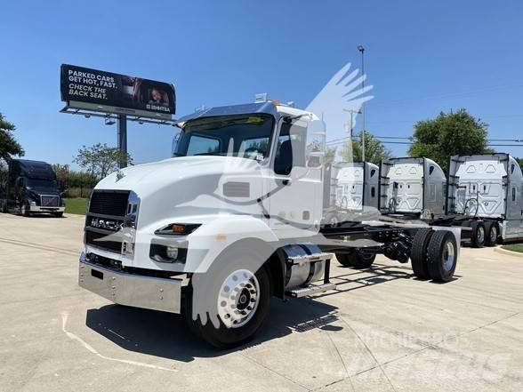 Mack MD7 Camiões de chassis e cabine