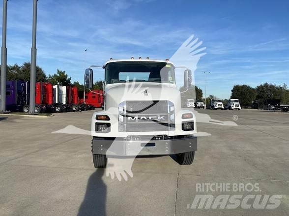 Mack MD7 Camiões de chassis e cabine