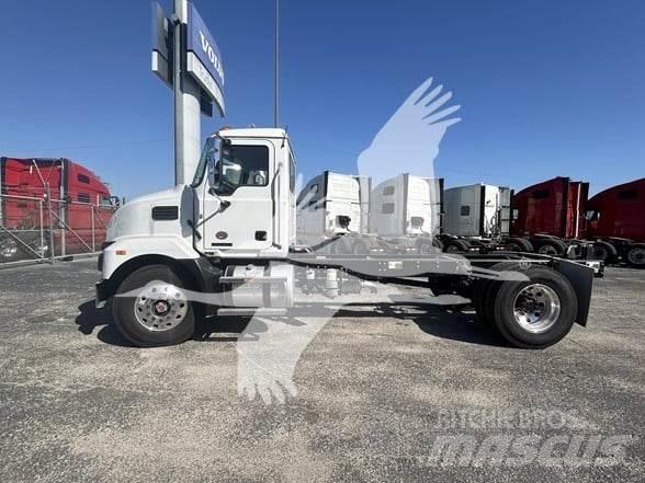 Mack MD7 Camiões de chassis e cabine