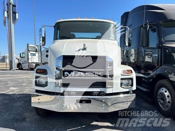Mack MD7 Camiões de chassis e cabine