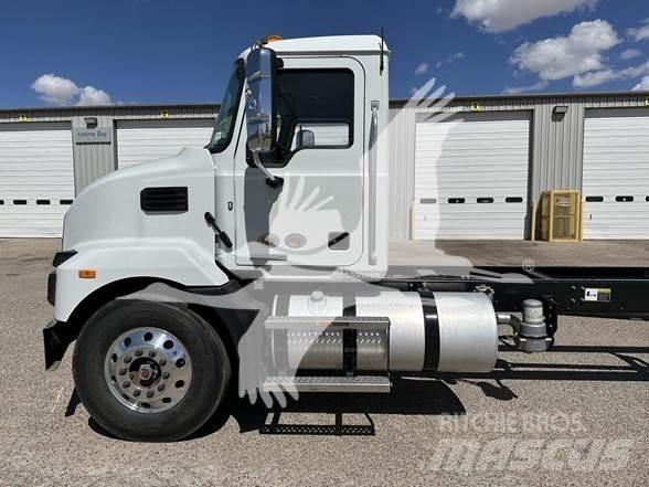 Mack MD7 Camiões de chassis e cabine