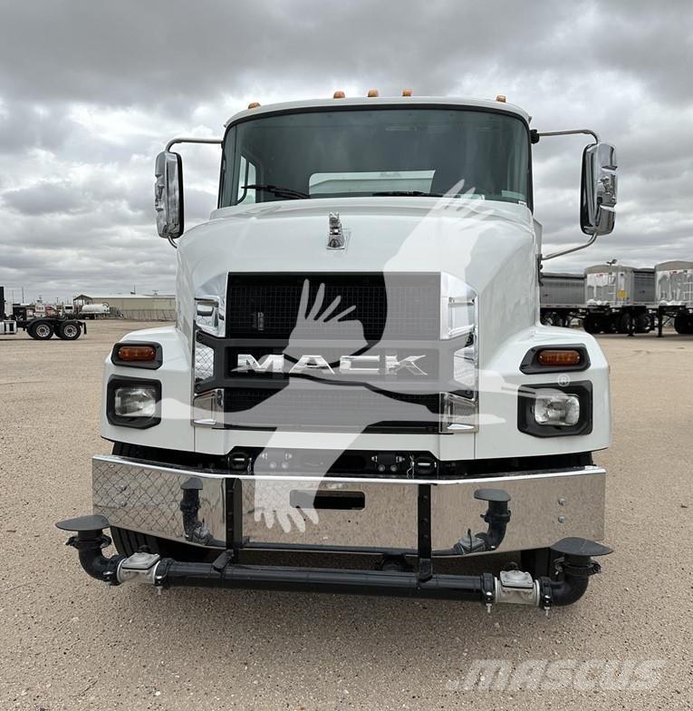 Mack MD7 Camiões-cisterna