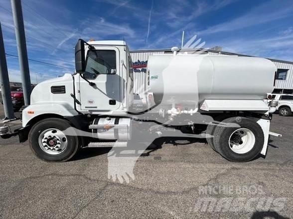 Mack MD7 Camiões-cisterna