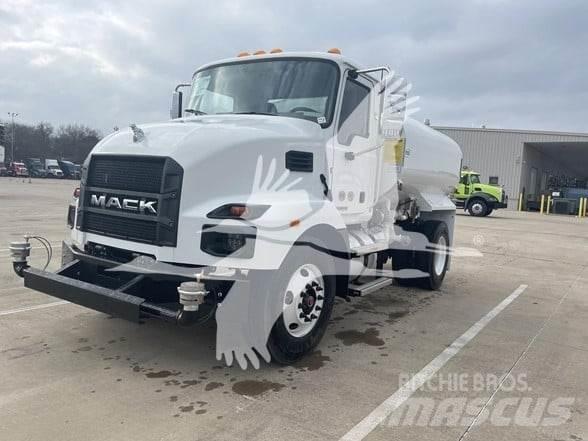 Mack MD7 Camiões-cisterna