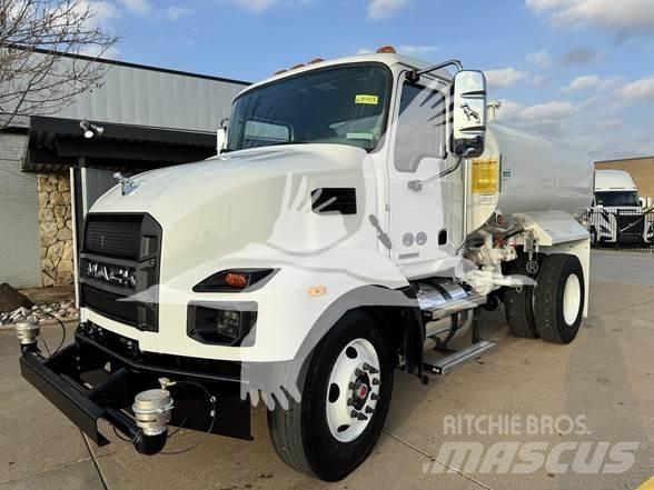 Mack MD7 Camiões-cisterna