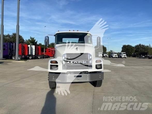 Mack MD7 Camiões de chassis e cabine