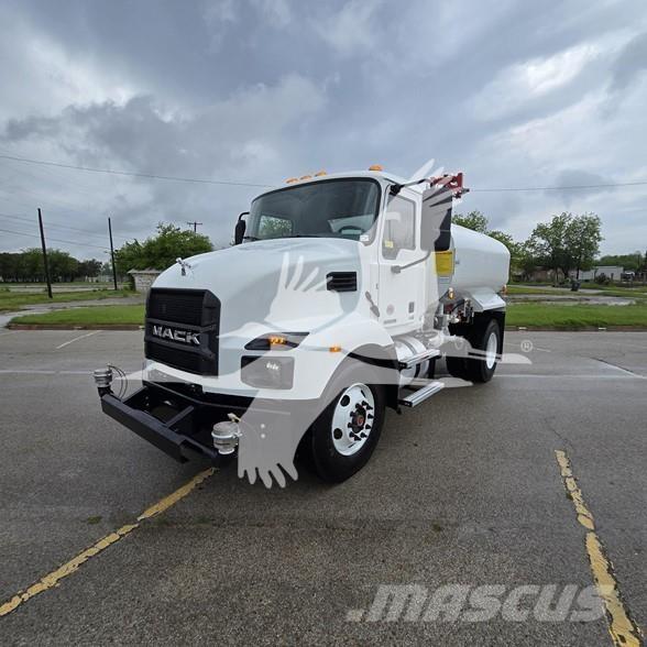 Mack MD7 Camiões-cisterna