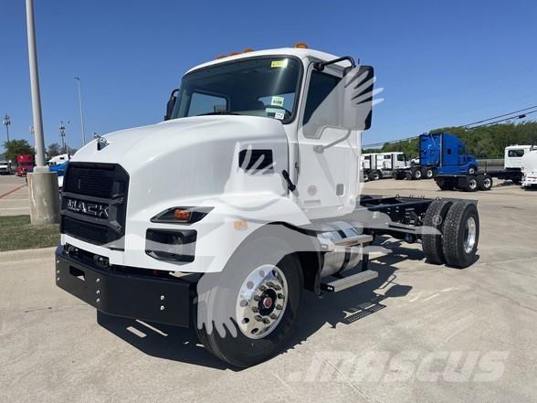Mack MD7 Camiões de chassis e cabine