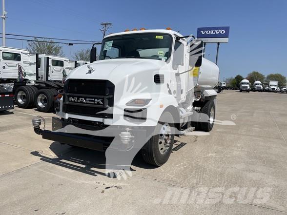 Mack MD7 Camiões-cisterna