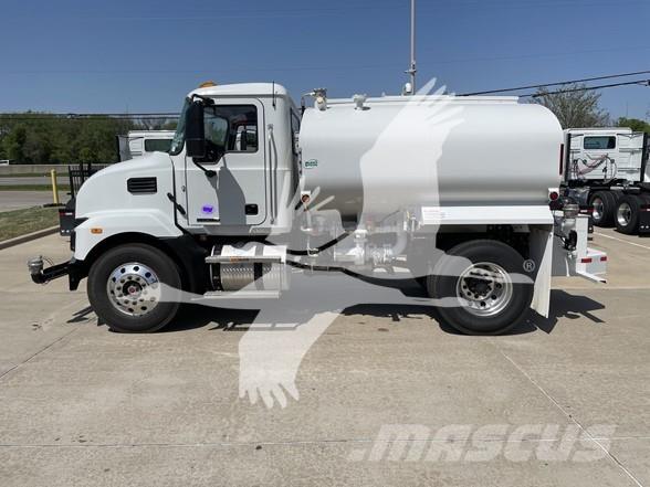 Mack MD7 Camiões-cisterna