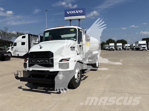 Mack MD7 Camiões-cisterna