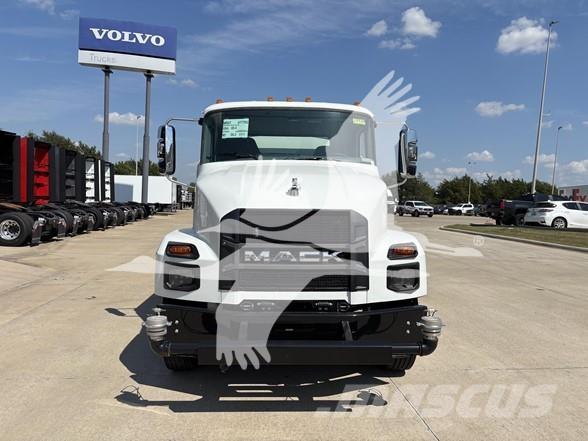 Mack MD7 Camiões-cisterna