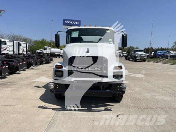 Mack MD7 Camiões-cisterna