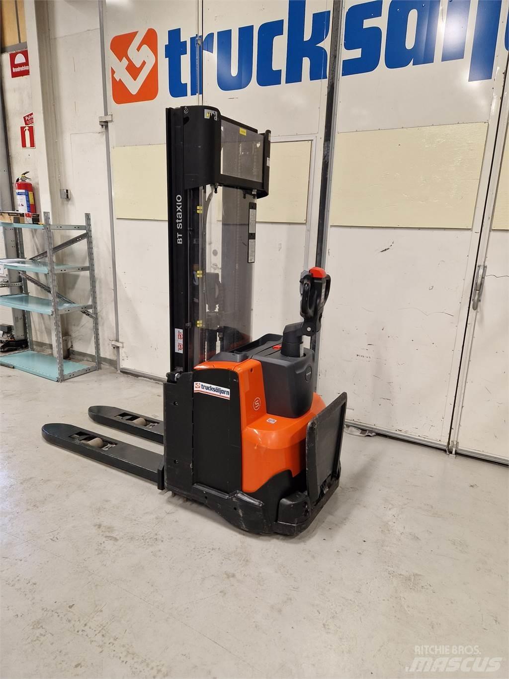 Toyota SWE120L Empilhador para operador externo