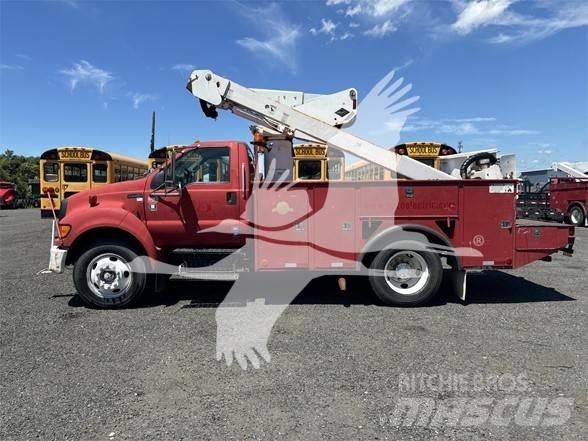 Ford F750 Plataformas aéreas montadas em camião