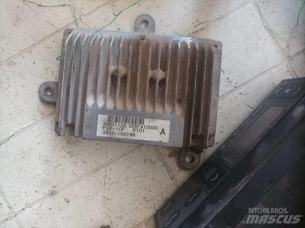 Hitachi ZX 350 LC-6 Electrónica