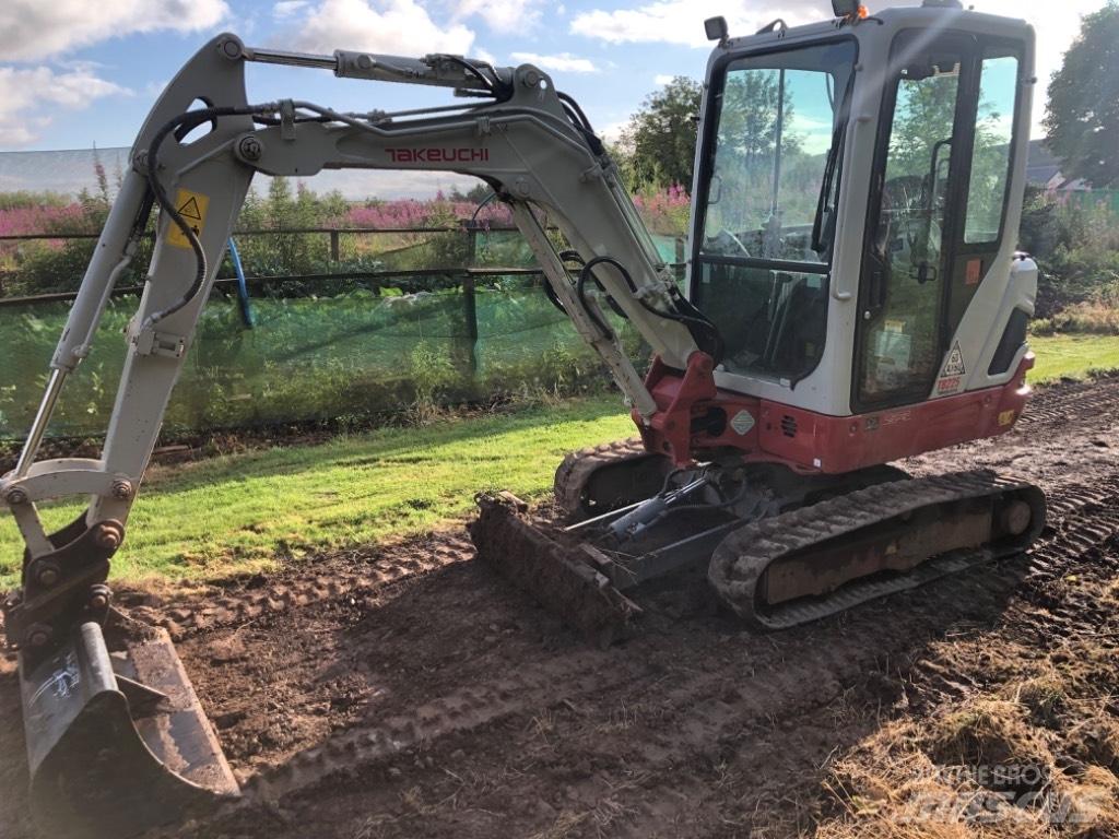 Takeuchi TB 225 Miniescavadeiras