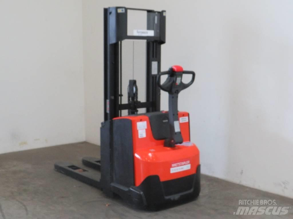 BT SWE140 Empilhador para operador externo