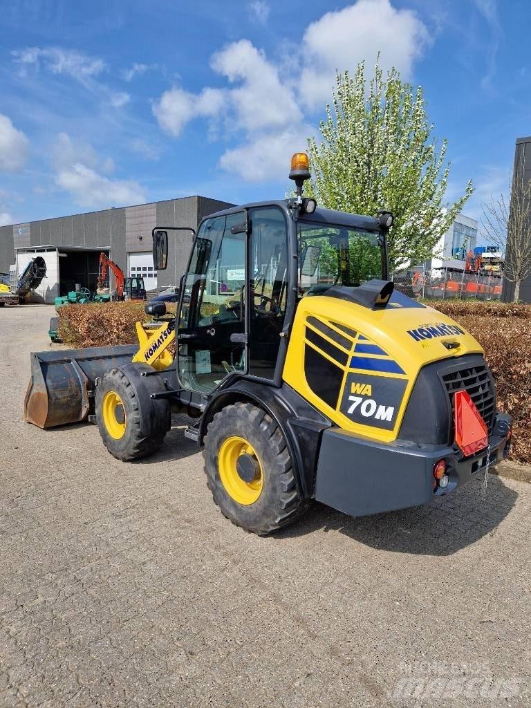 Komatsu WA70M Mini carregadoras