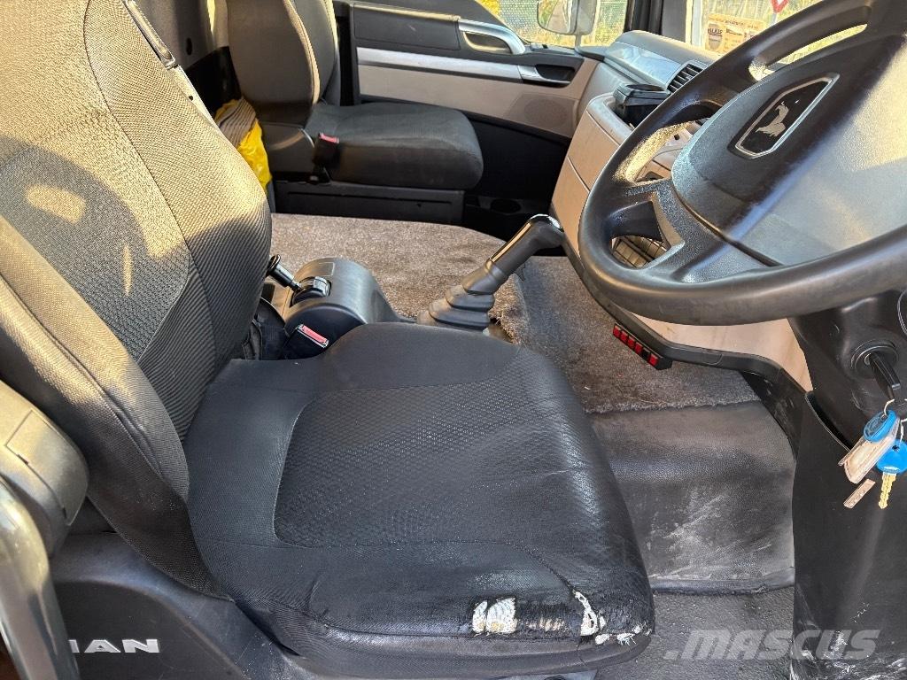 MAN TGM 18.250 Camiões multibenne