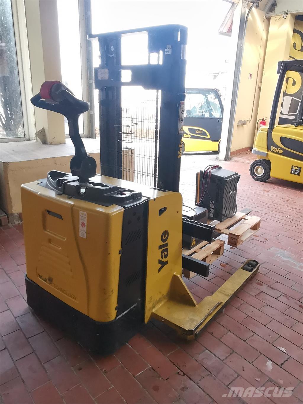 Yale MS15XSL Self propelled stackers