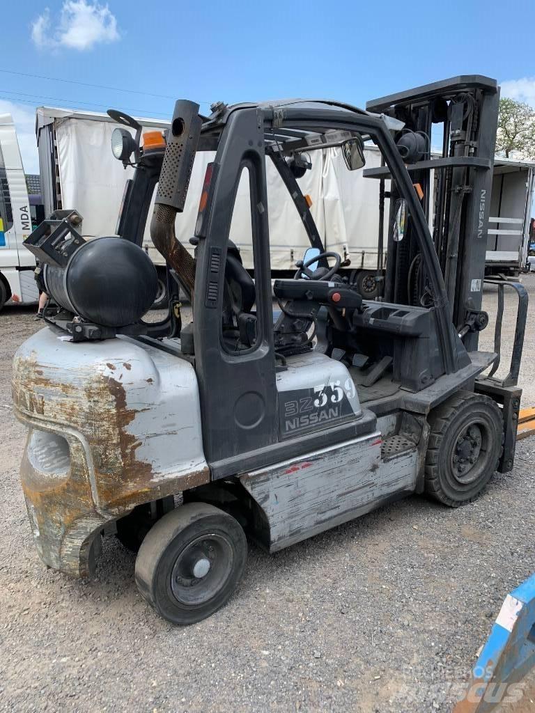 Nissan UG1D2A32LQ Empilhadores a gás