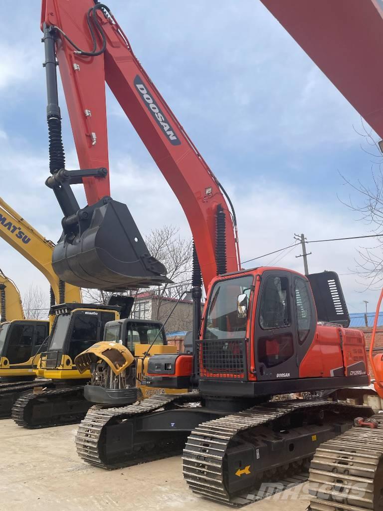 Doosan DX 225 Escavadeiras de esteiras