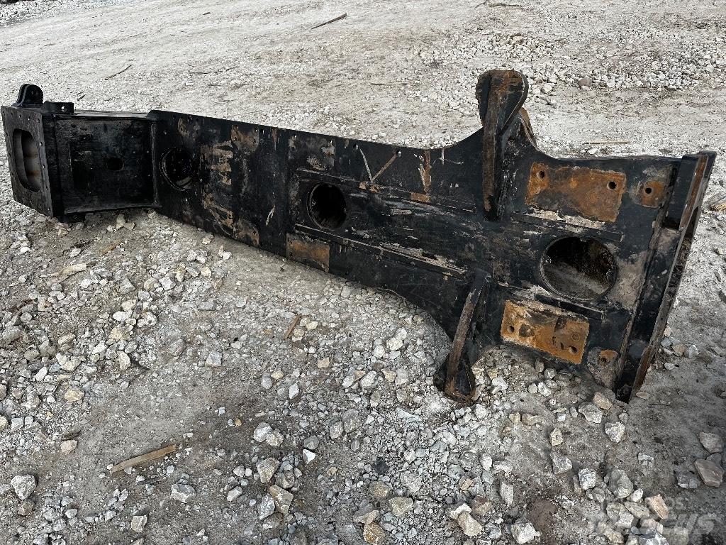 Komatsu 895 Chassis e suspensões