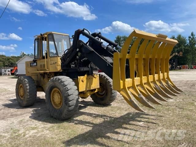 CAT IT 28 B Carregadeiras de rodas