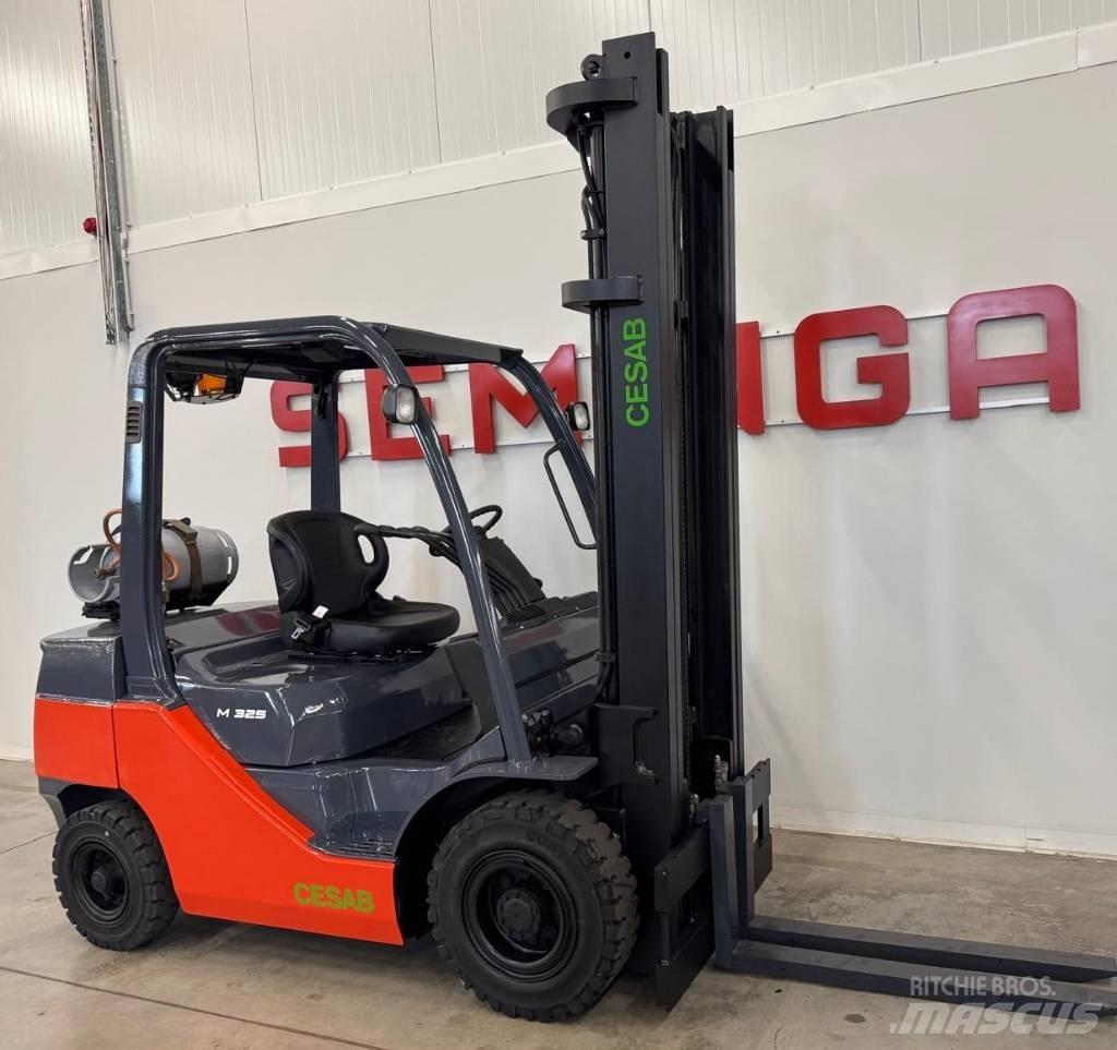 Cesab 10493 M325G Empilhadores a gás