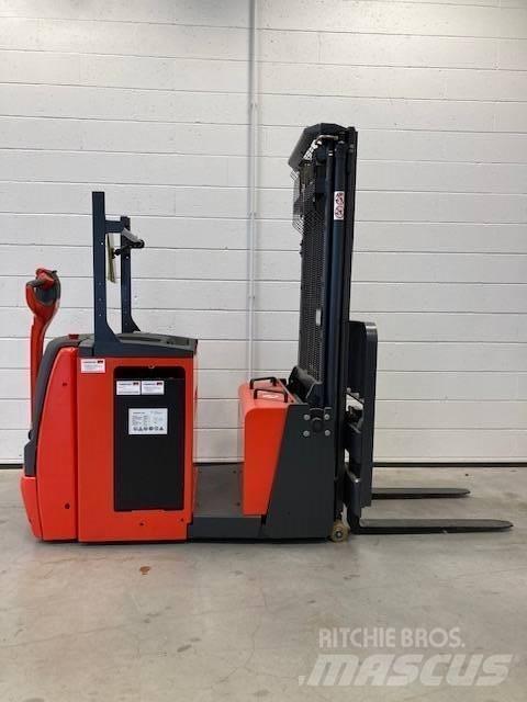 Linde L12AC/1171-01 Empilhador para operador externo