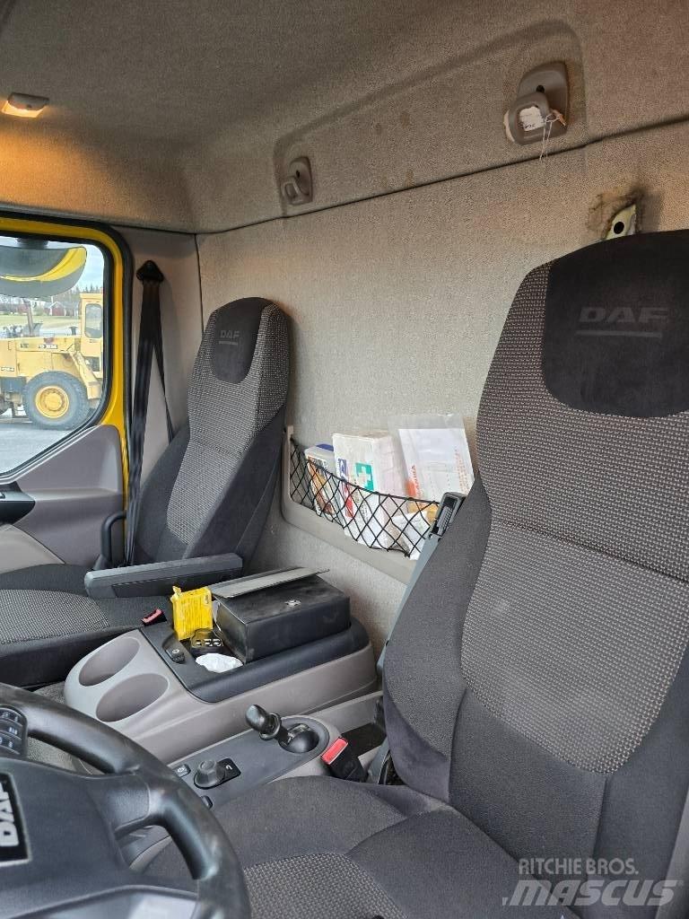 DAF LF 12.220 Caminhões de caixa fechada