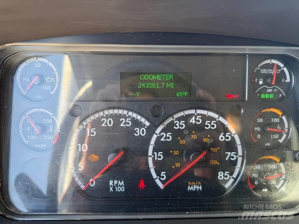 Freightliner M 106 Caminhões de caixa fechada