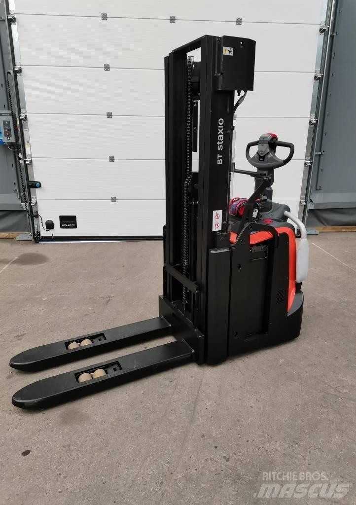 Toyota SPE140L Empilhador para operador externo