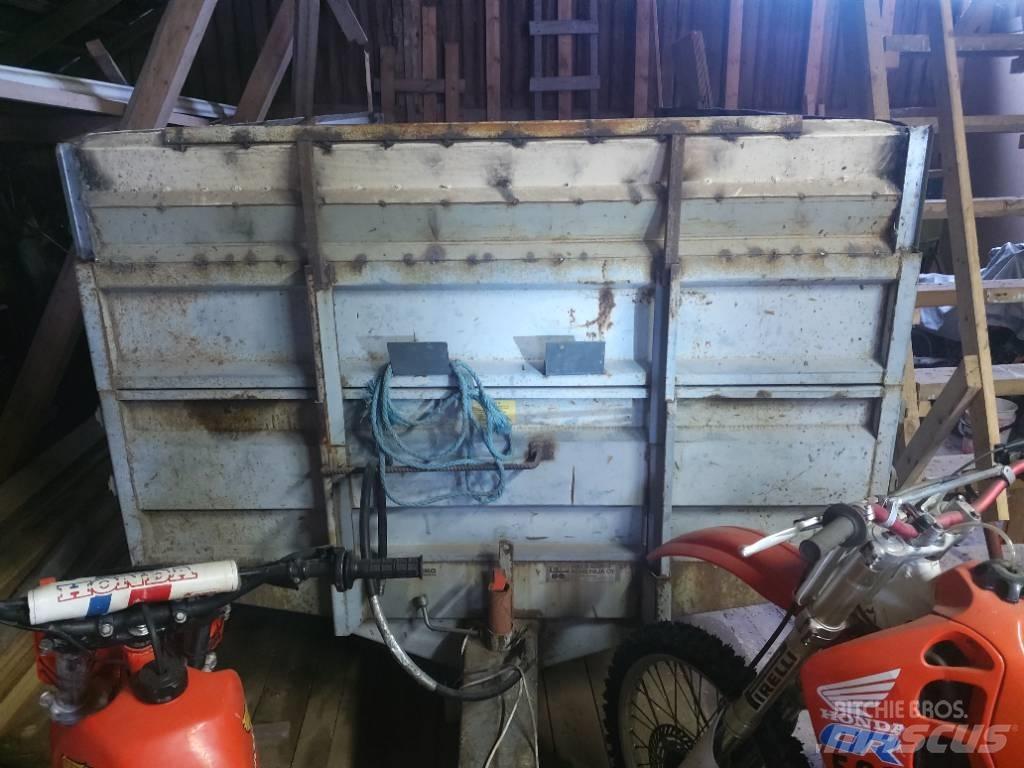 Tuhti M7 Reboques Agrícolas basculantes