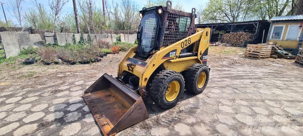 CAT 236 B Mini carregadoras