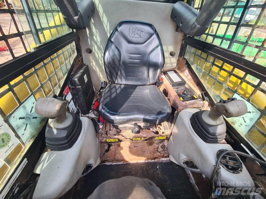CAT 236 B Mini carregadoras