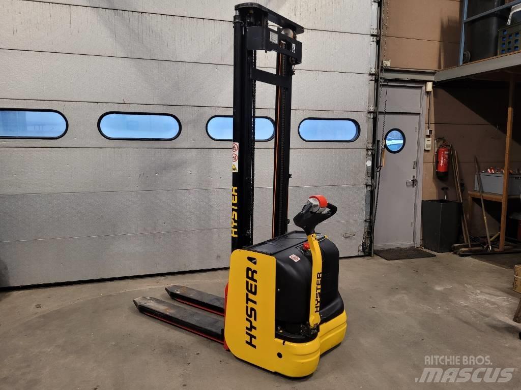 Hyster S 1.6 Empilhador para operador externo