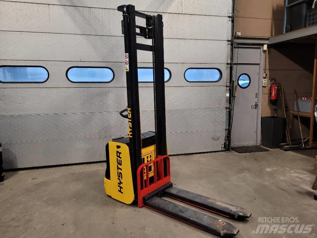 Hyster S 1.6 Empilhador para operador externo