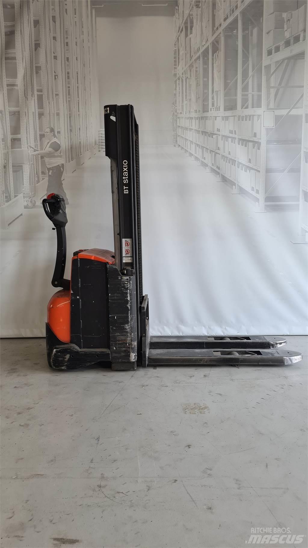 Toyota SWE120 Empilhador para operador externo