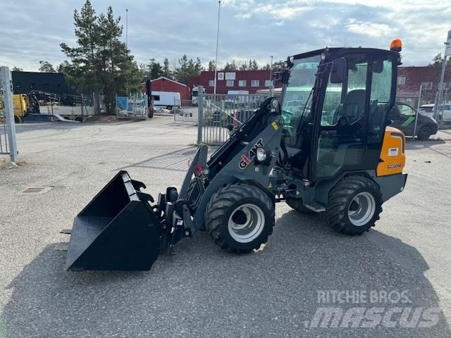 GiANT G2300 HD Mini carregadoras