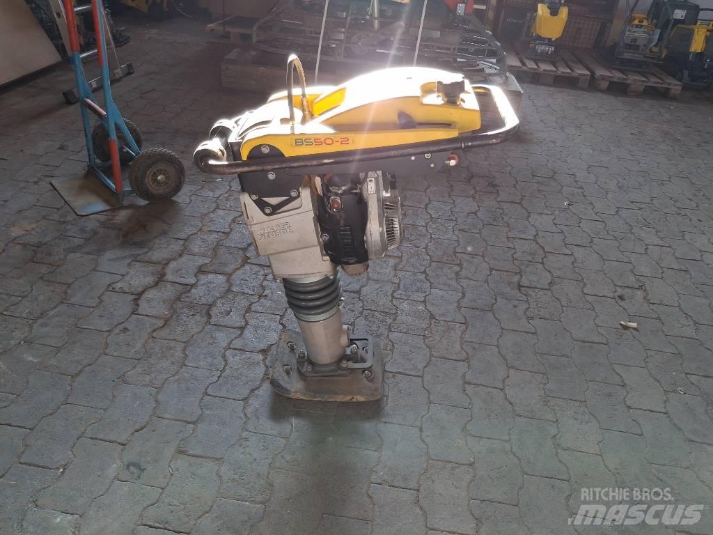 Wacker Neuson BS50-2 Saltitões