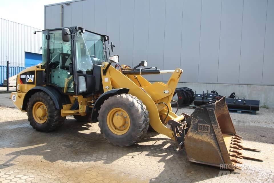 CAT 906M Carregadeiras de rodas