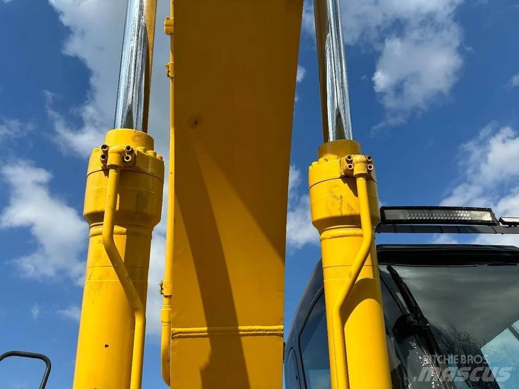 New Holland E215 Escavadeiras de esteiras