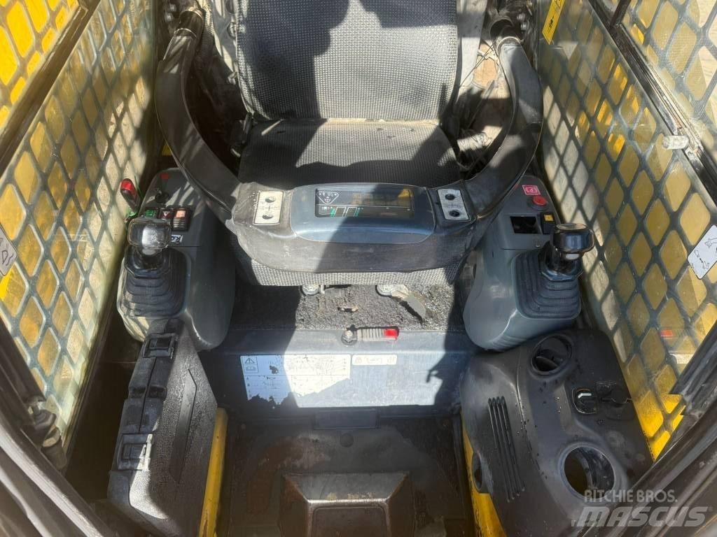 Komatsu SK 820-5 Minicarregadeiras