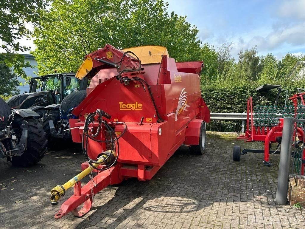 TEAGLE TOMAHAWK 1010 Cortadores, moinhos e desenroladores de fardos