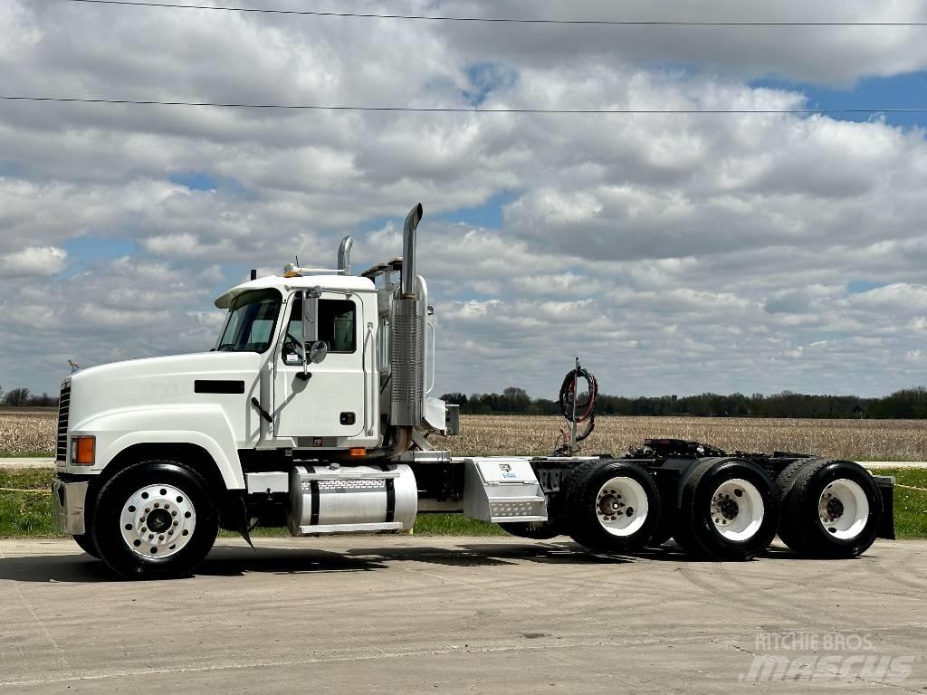 Mack CH 613 Cavalos Mecânicos