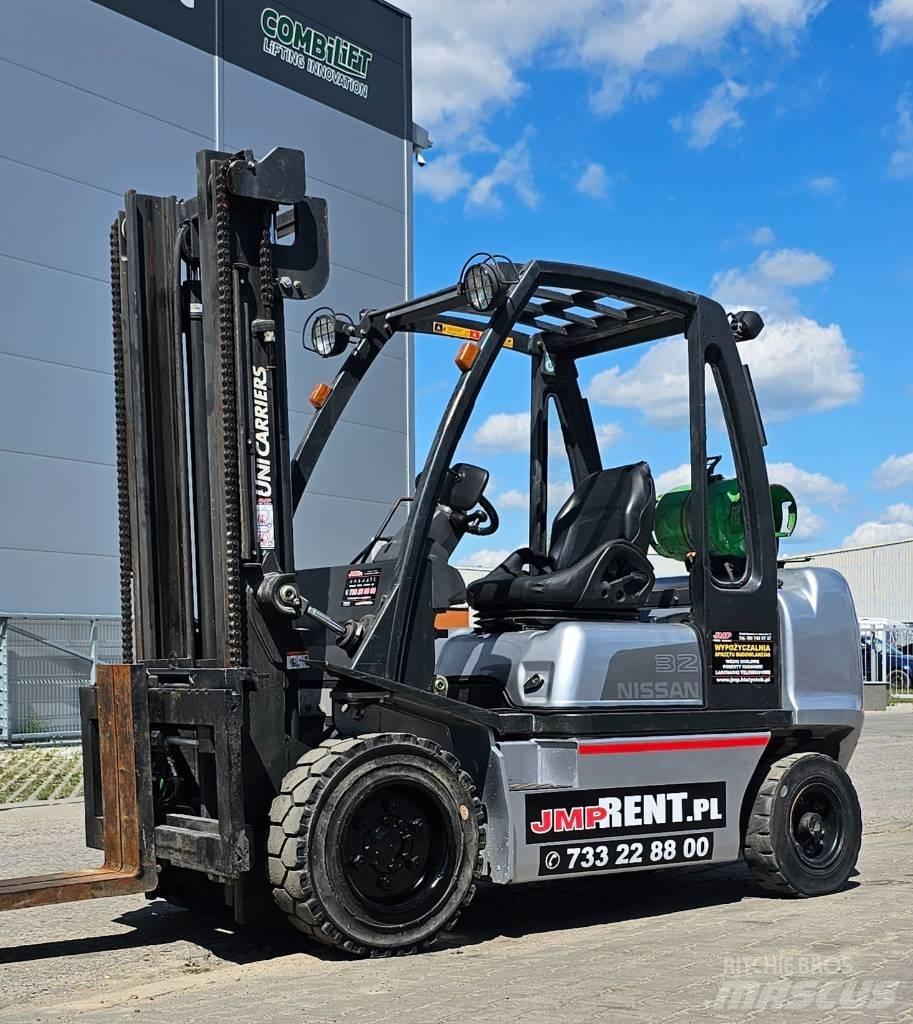 Nissan UG1D2A32LQ Empilhadores a gás