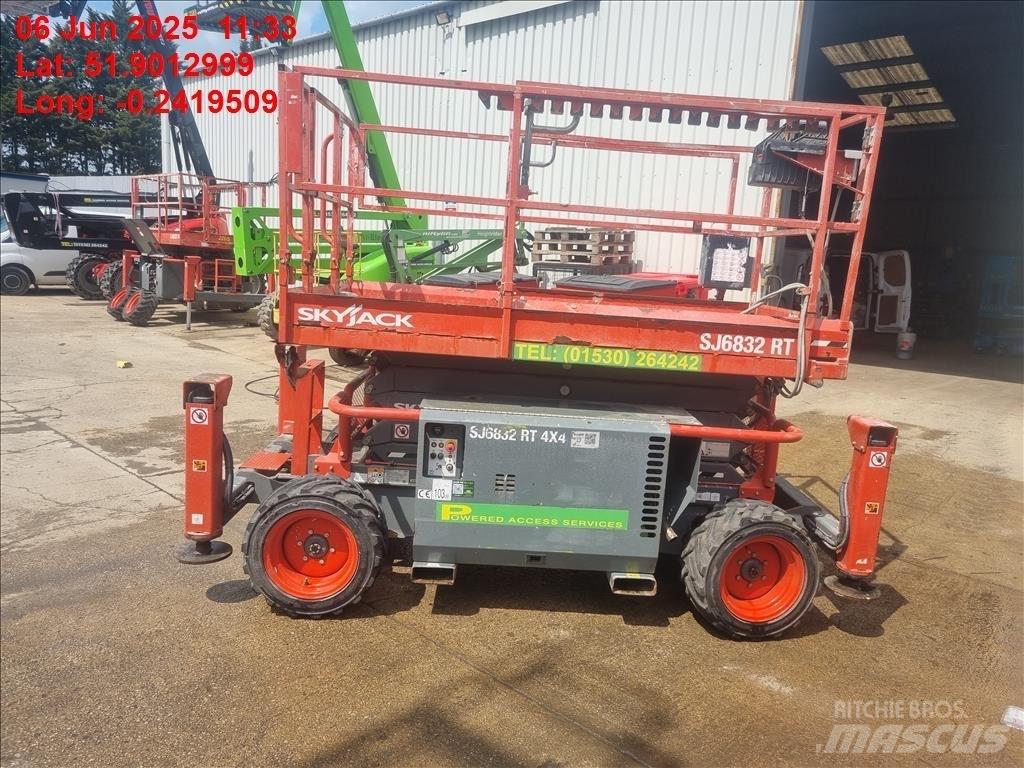 SkyJack SJ 6832 RT Elevadores de tesoura