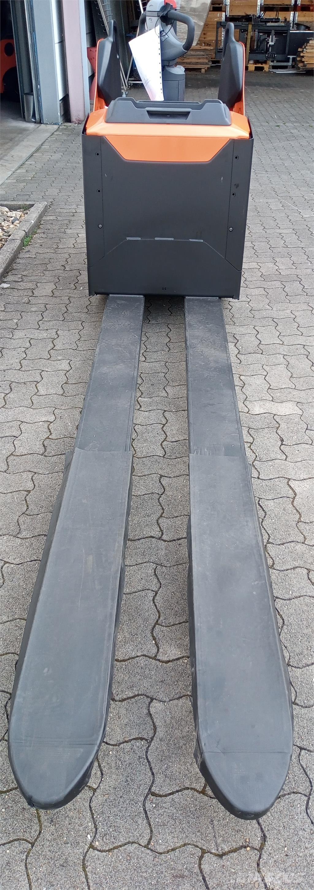 Toyota LPE 250 Empilhador para operador externo